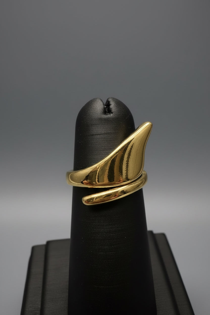 Anillo Diseño Ondulado – Oro Laminado size ajustable
