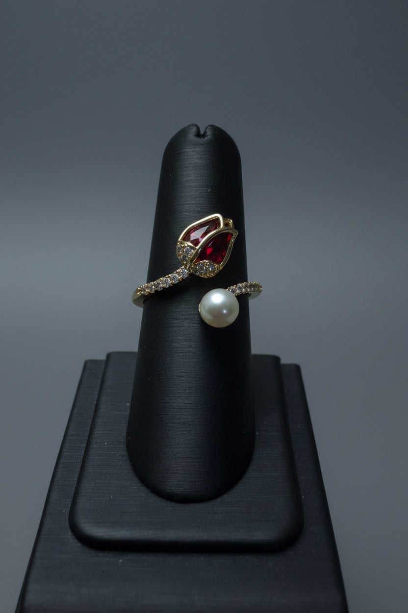 Anillo Elegante con Piedra de Color y Perla – Oro Laminado, Ajustable