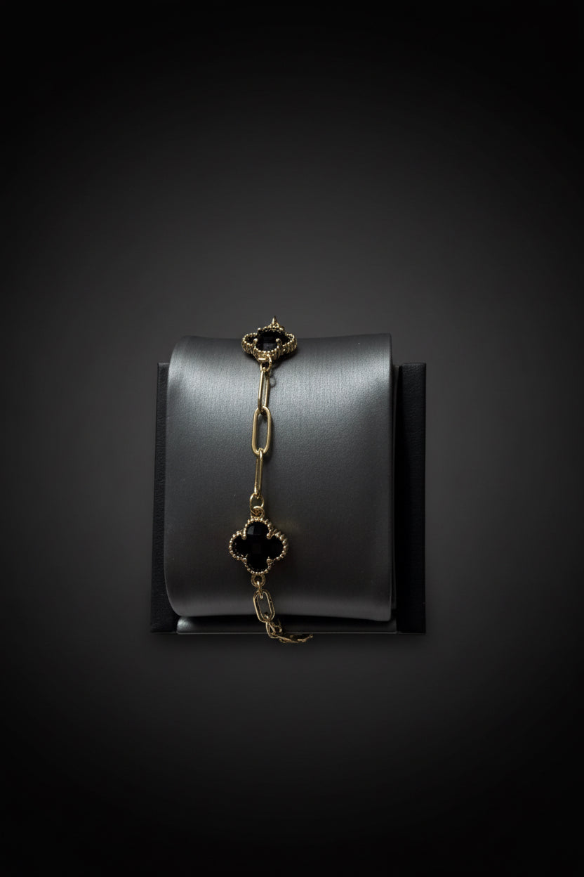 Pulsera Dorada con Tréboles Negros – Ajustable size 7