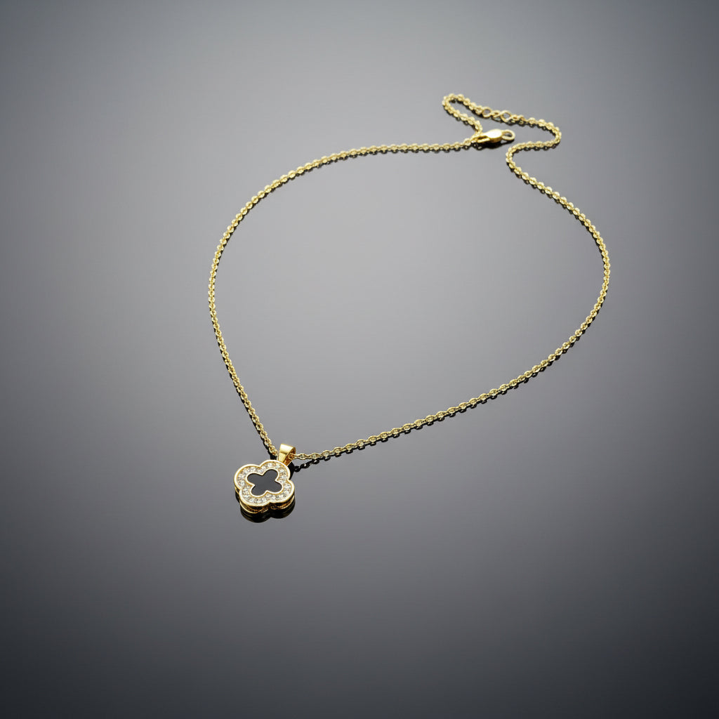 Cadena con Dije de Trébol Negro – Oro Laminado