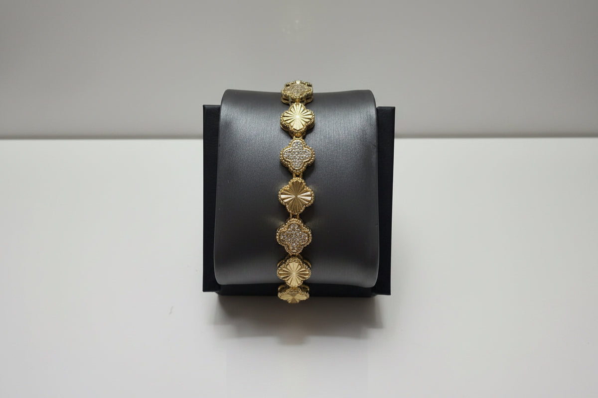 Pulsera de Oro Laminado con Tréboles y Zirconias – 7”