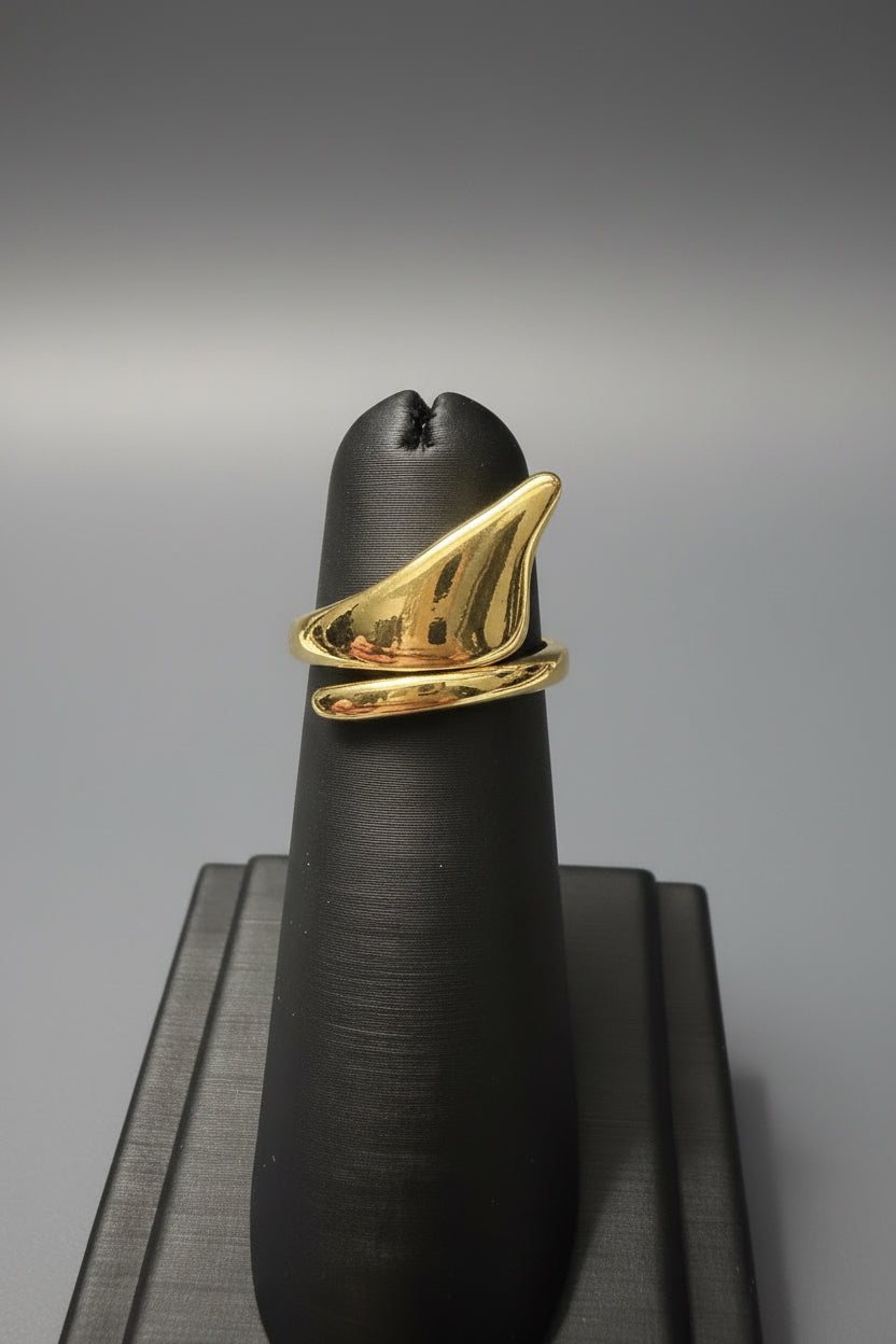 Anillo Diseño Ondulado – Oro Laminado size ajustable