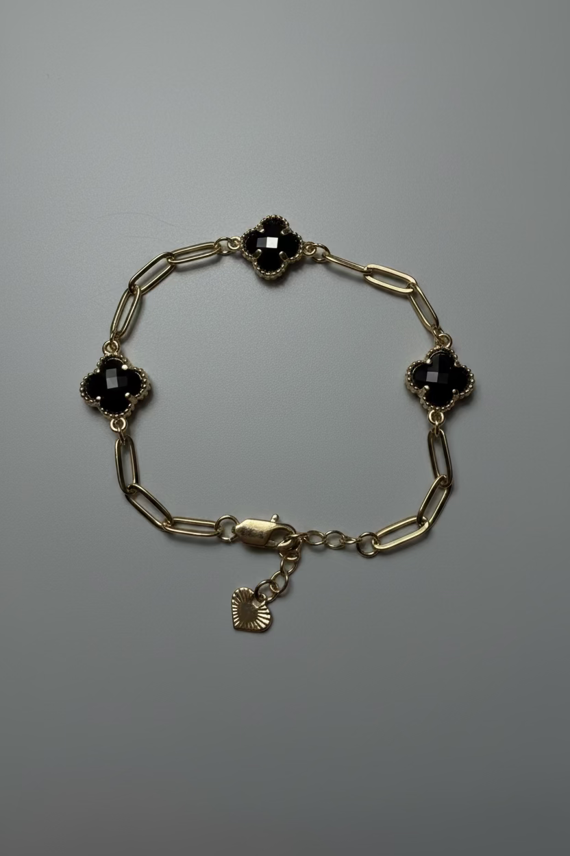 Pulsera Dorada con Tréboles Negros – Ajustable size 7