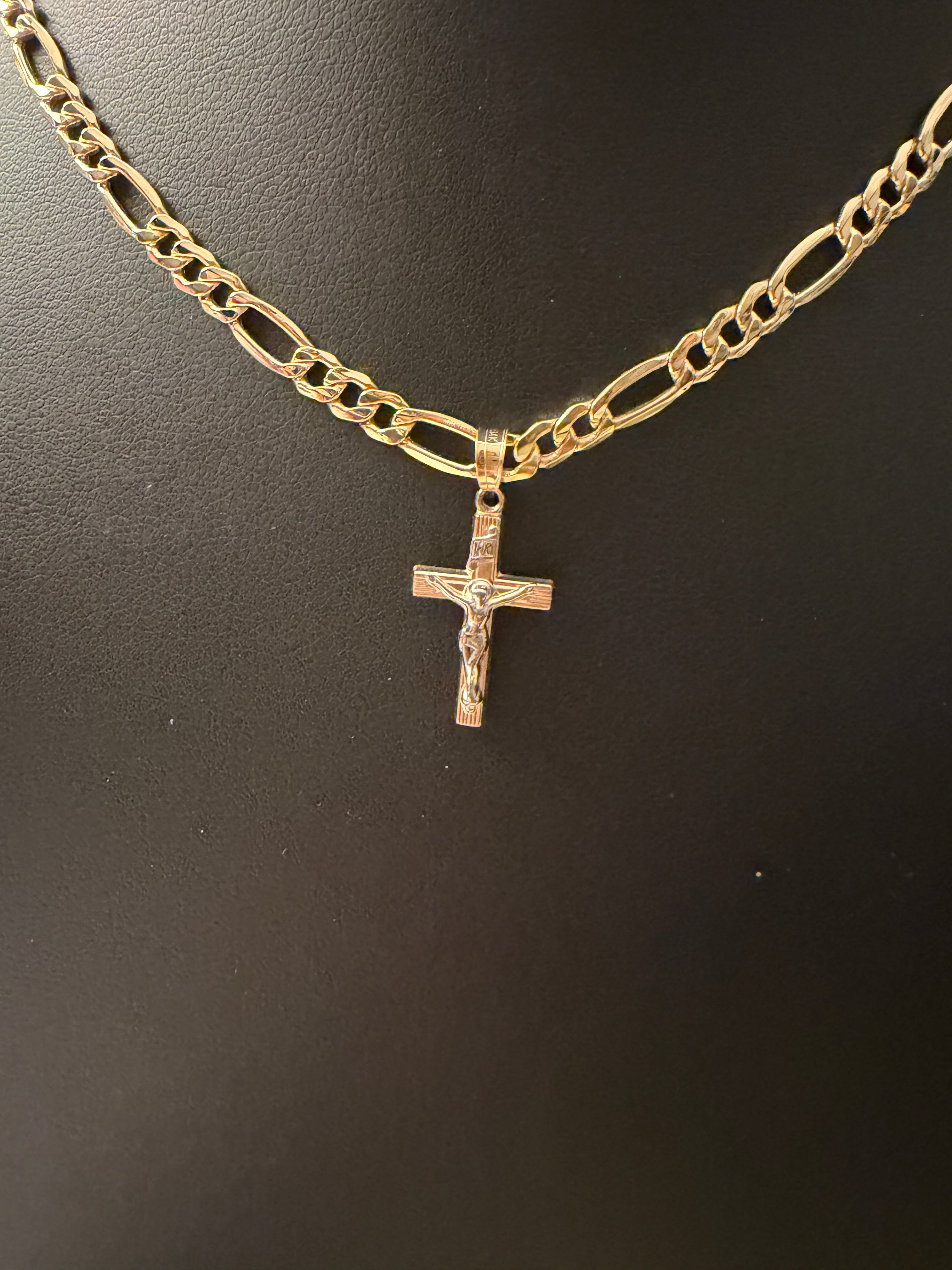 Cadena Fígaro con Crucifijo